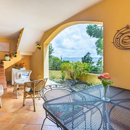 Aetos Home With Shared Swimming Pool - Porto Pino Hill Bagian luar foto