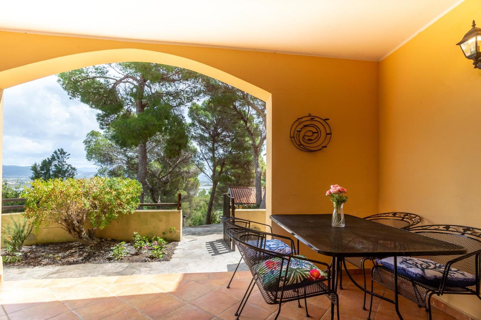 Aetos Home With Shared Swimming Pool - Porto Pino Hill Bagian luar foto