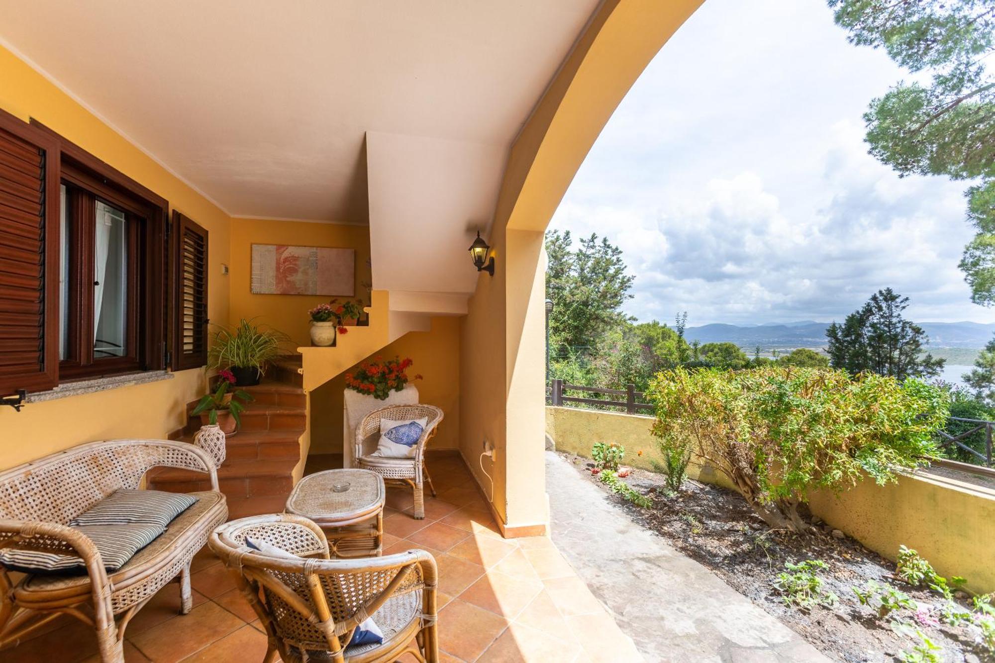 Aetos Home With Shared Swimming Pool - Porto Pino Hill Bagian luar foto